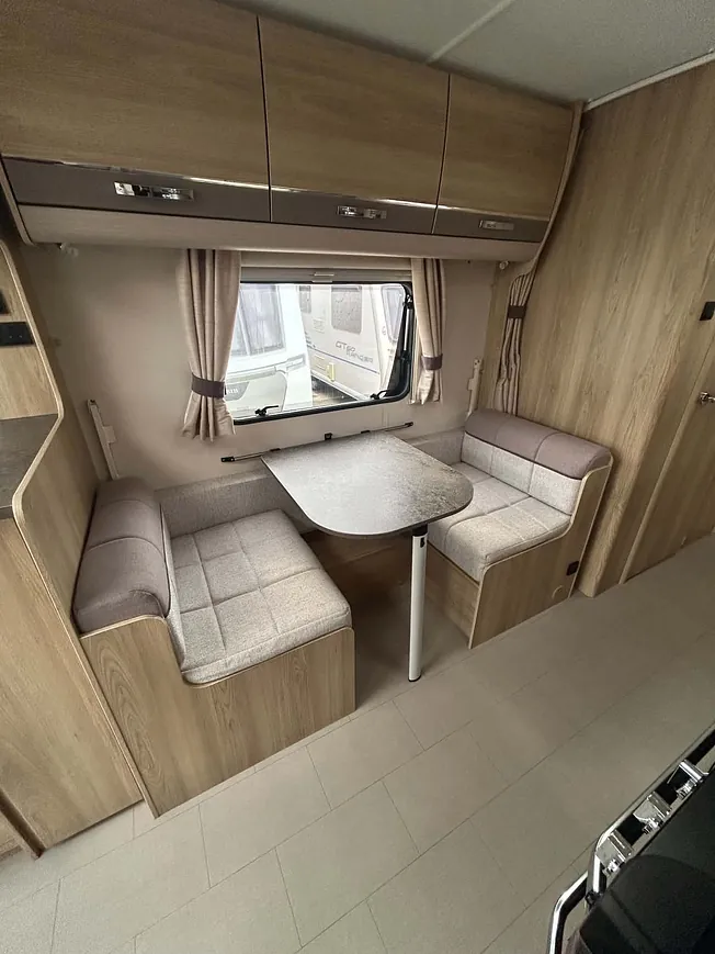 Elddis Avante 586