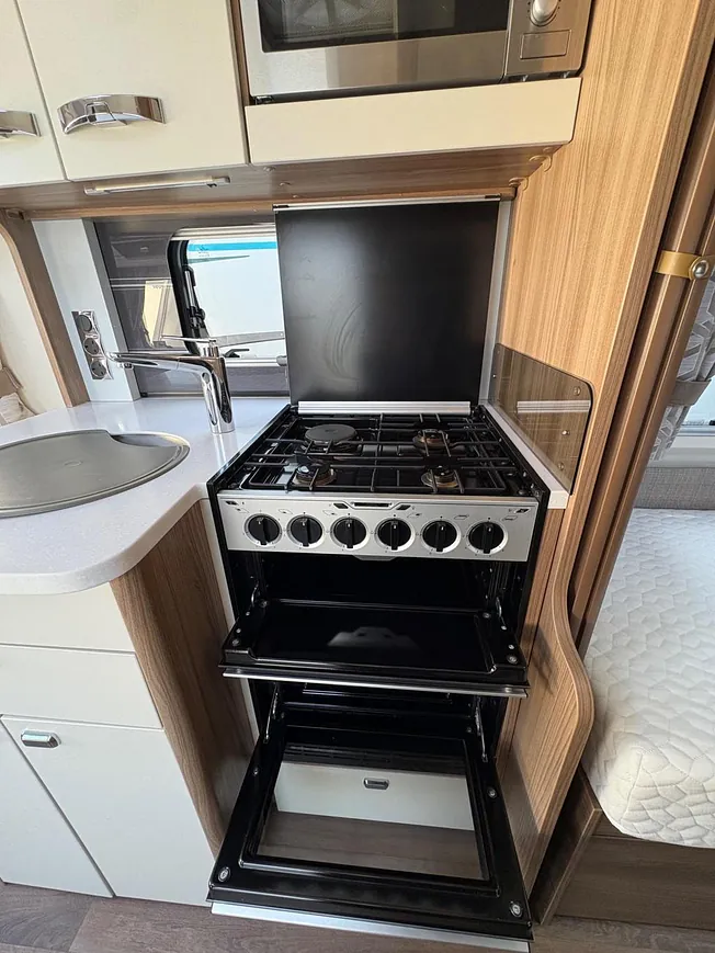 Swift Elegance 565 - 2017