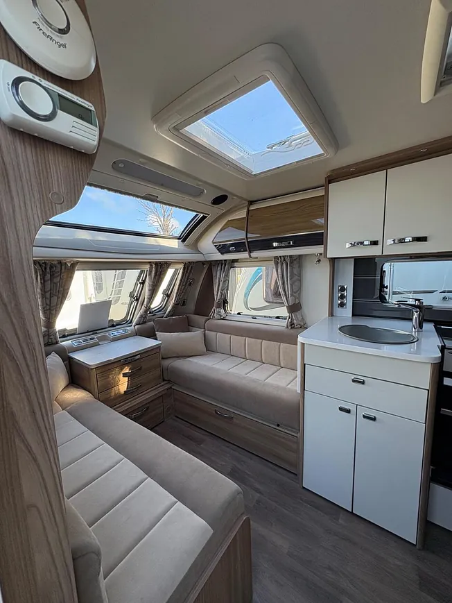Swift Elegance 565 - 2017