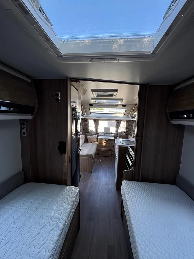 Swift Elegance 565 - 2017