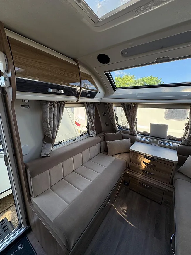 Swift Elegance 565 - 2017