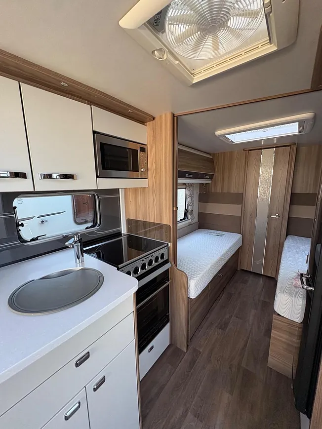 Swift Elegance 565 - 2017