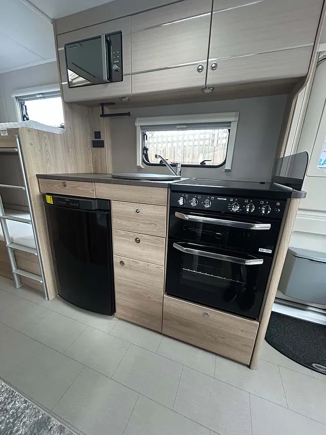 Elddis Avante 586