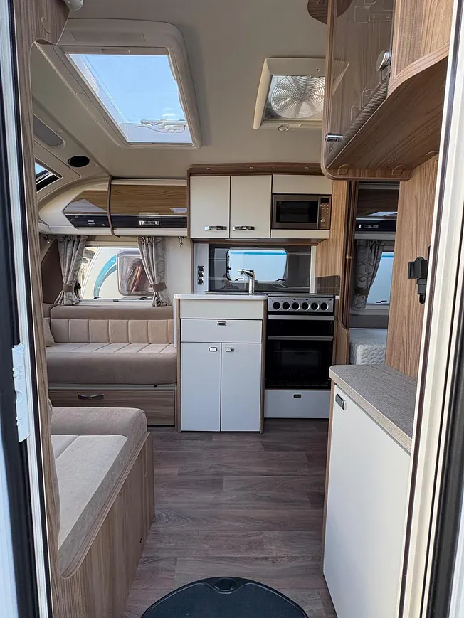 Swift Elegance 565 - 2017
