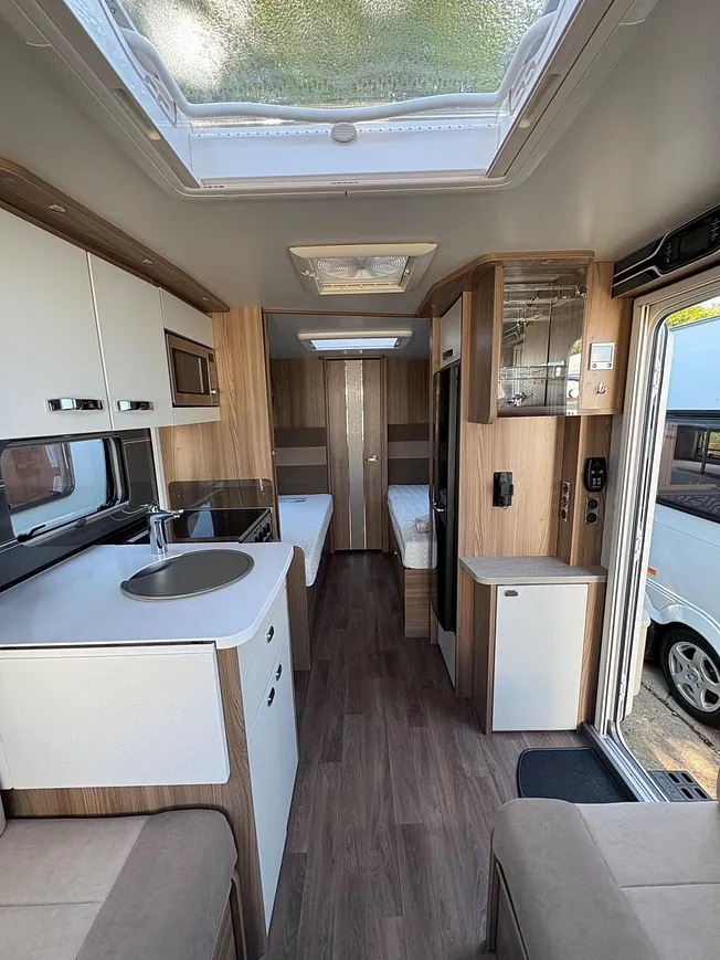 Swift Elegance 565 - 2017